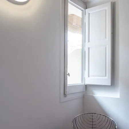 Apartment Villaroel - Modern Flat In San Antoni Barcelona
